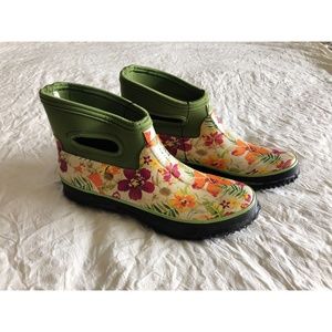 NWT Green & Floral Rain Garden Boots Size 8